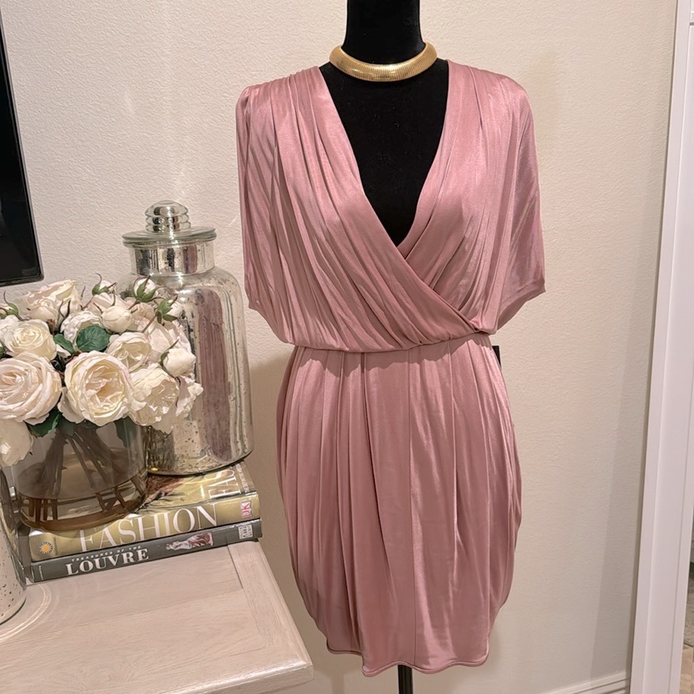 New w/tags BLACk HALO mini dress for Spring!🌸